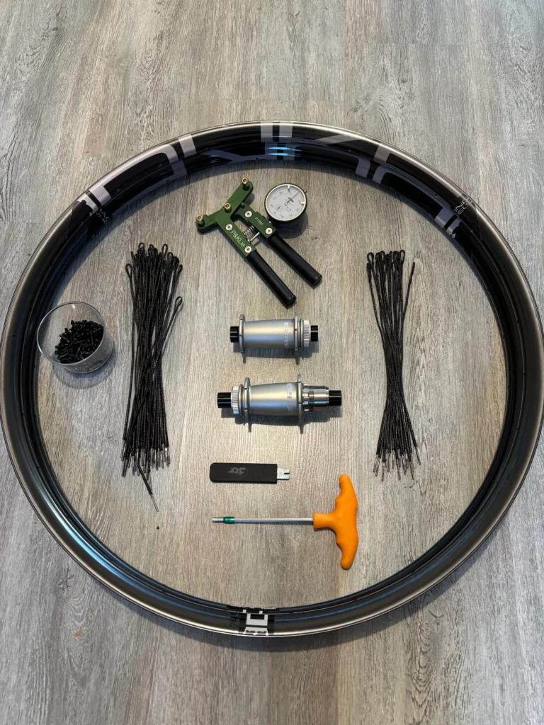 Configuration de roues vélo sur mesure avec composants personnalisés
