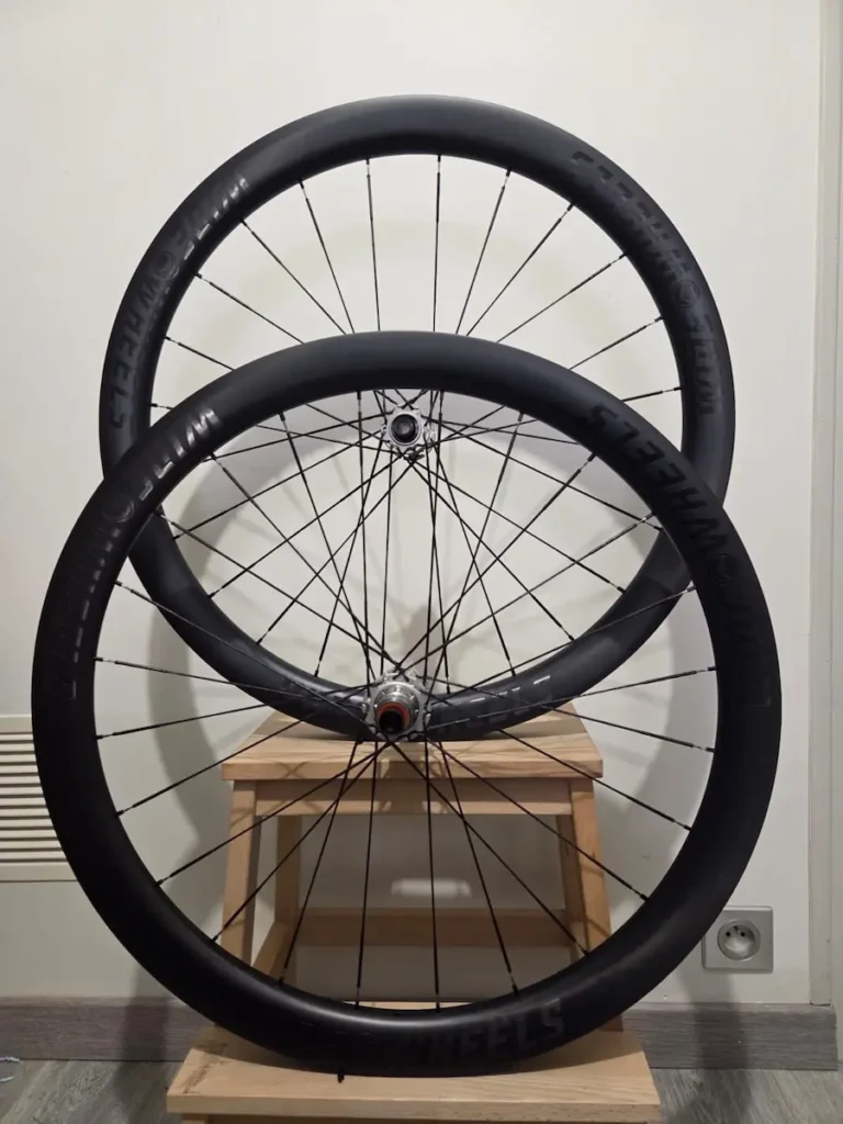 Roue gravel légère et polyvalente pour longues distances